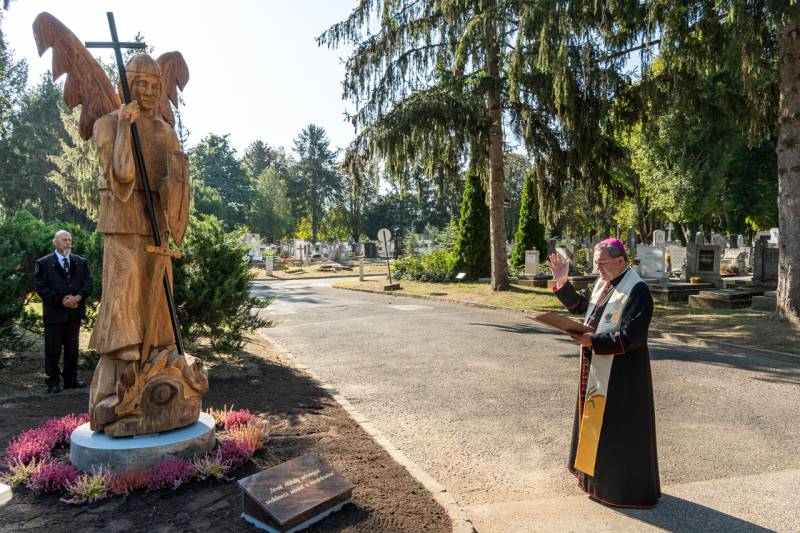 Szent Mihaly szobor_24.jpg